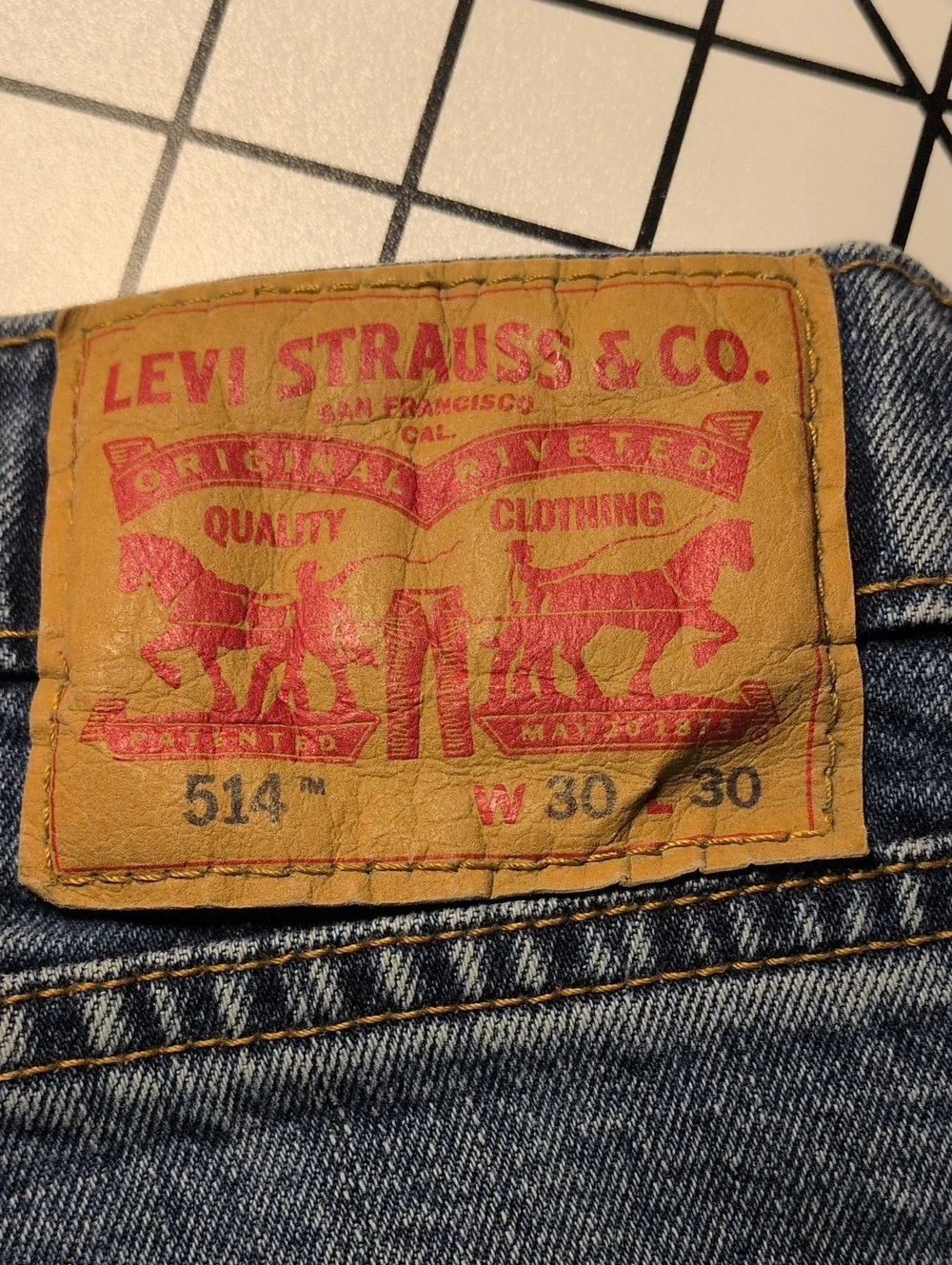 Levi's 514Men's 514 Straight Leg Jeans in Faded Blue Denim Size 30/30